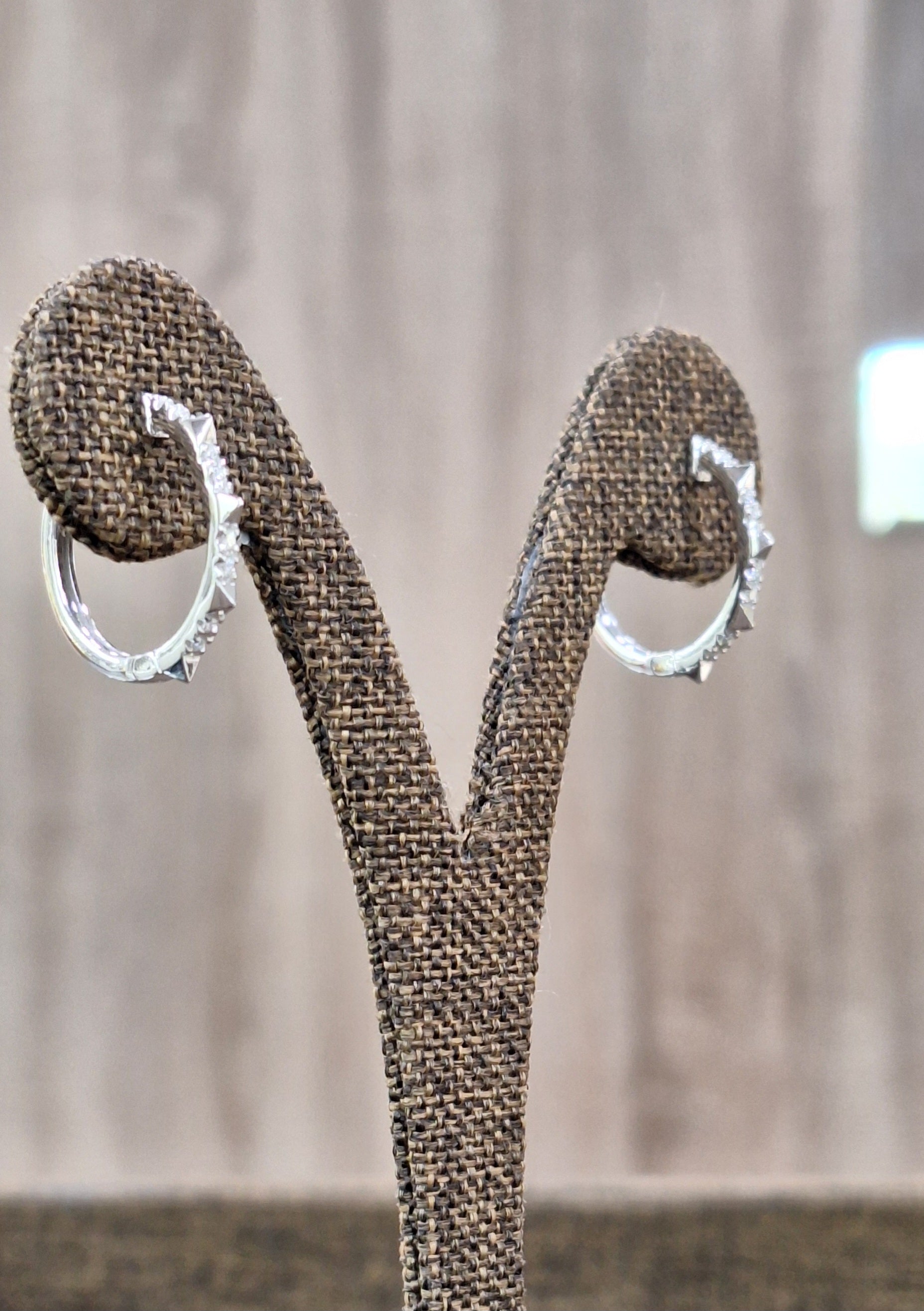 Обеци халки от бяло злато с диаманти 0.10 карата